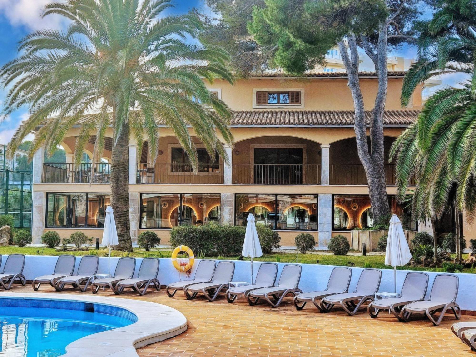 Hotel & Spa S'Entrador Playa Cala Ratjada  Exterior photo